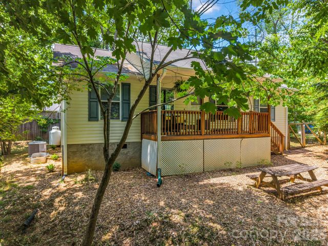23 Peace Street, Asheville, NC 28806