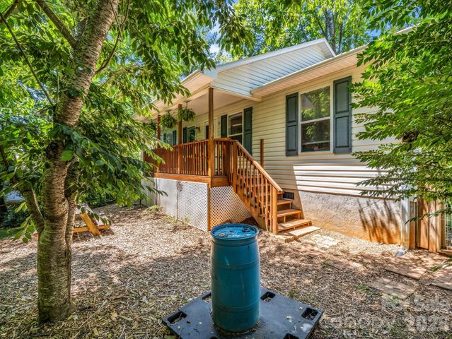 23 Peace Street, Asheville, NC 28806