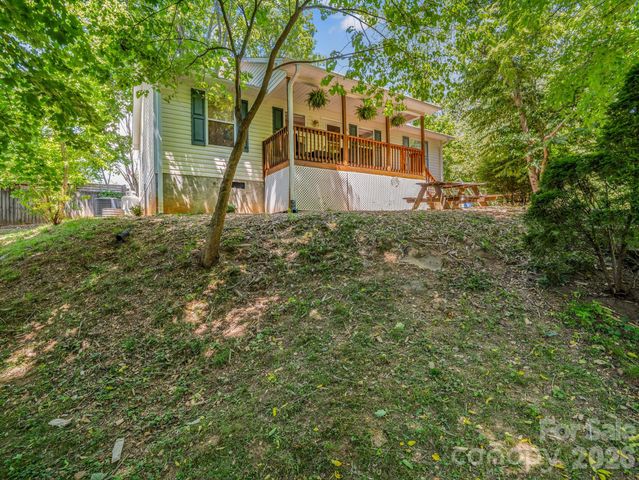 23 Peace Street, Asheville, NC 28806