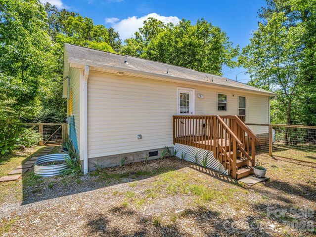 23 Peace Street, Asheville, NC 28806