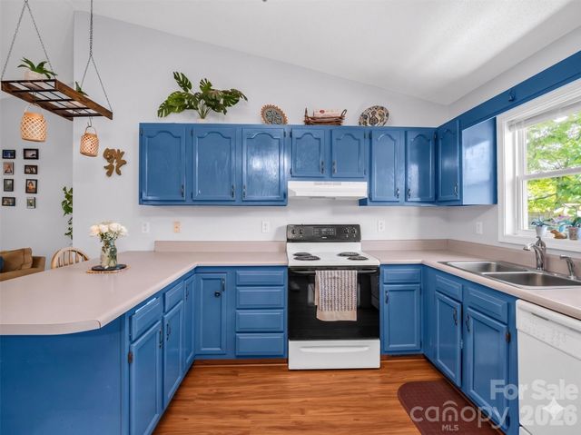 23 Peace Street, Asheville, NC 28806