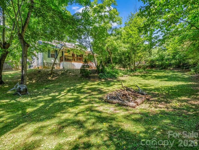 23 Peace Street, Asheville, NC 28806