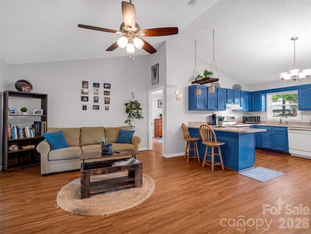 23 Peace Street, Asheville, NC 28806