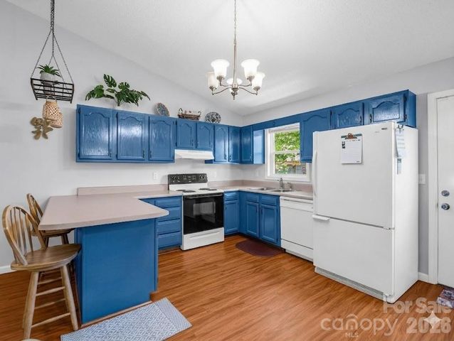 23 Peace Street, Asheville, NC 28806