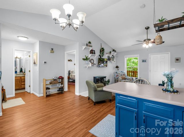 23 Peace Street, Asheville, NC 28806