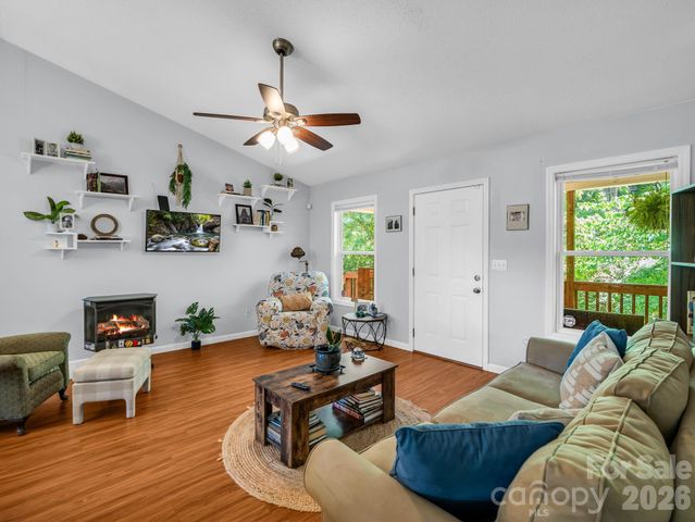 23 Peace Street, Asheville, NC 28806