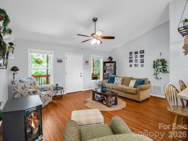 23 Peace Street, Asheville, NC 28806