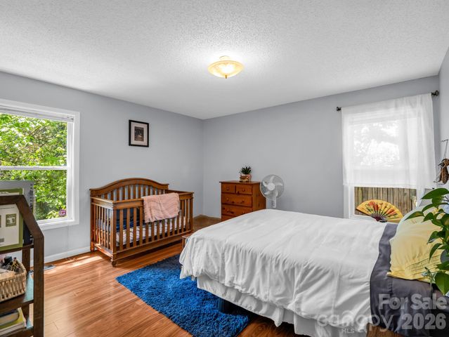 23 Peace Street, Asheville, NC 28806