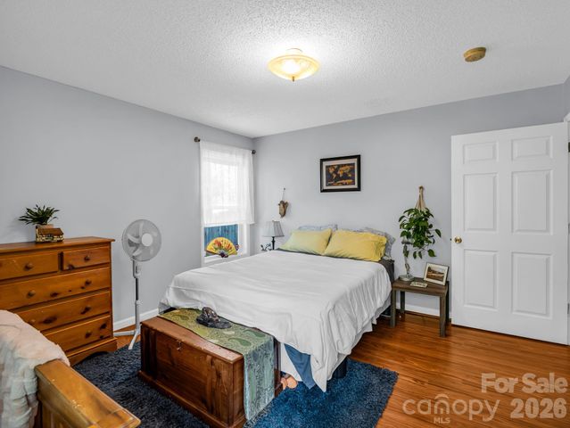 23 Peace Street, Asheville, NC 28806
