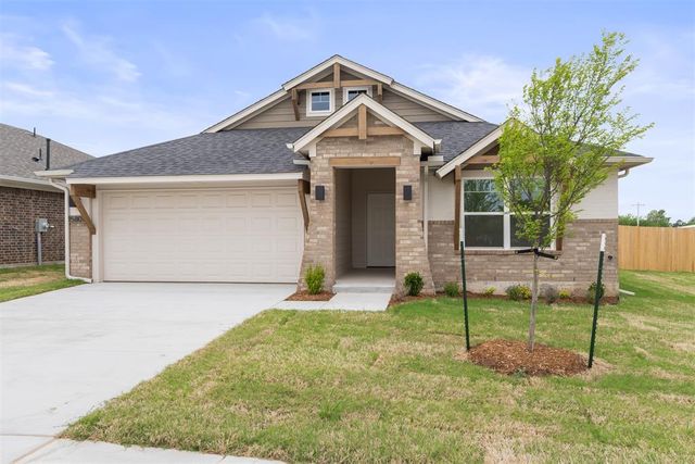 15801 Nighthawk Drive, Moore, OK 73170