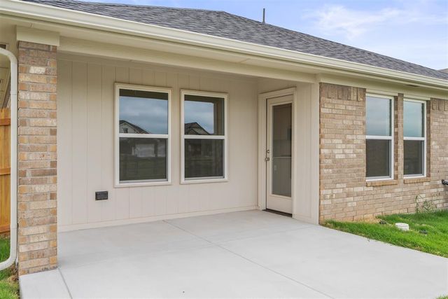 15801 Nighthawk Drive, Moore, OK 73170
