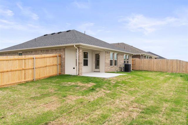 15801 Nighthawk Drive, Moore, OK 73170