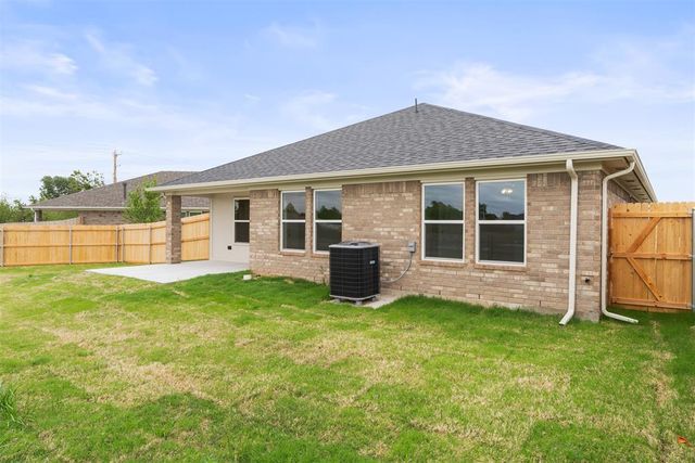 15801 Nighthawk Drive, Moore, OK 73170