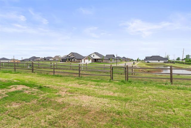 15801 Nighthawk Drive, Moore, OK 73170