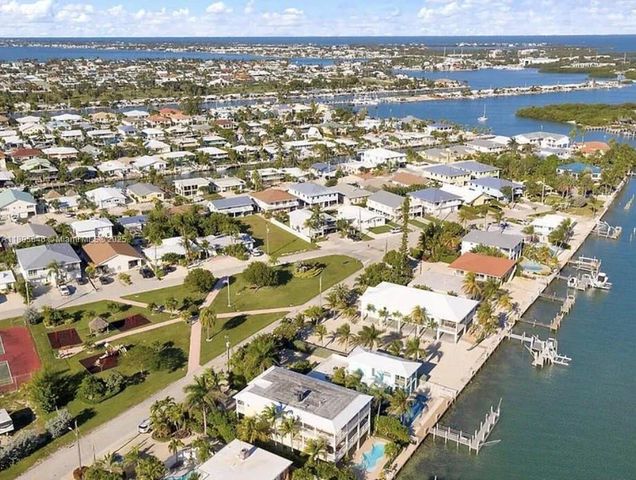 251 2nd St, Key Colony, FL 33051