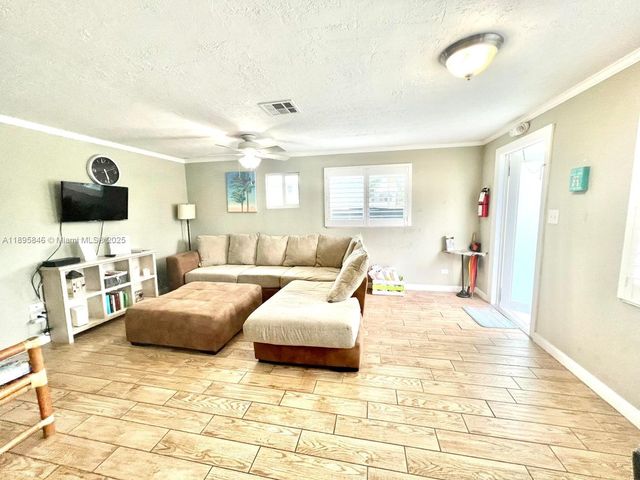 251 2nd St, Key Colony, FL 33051