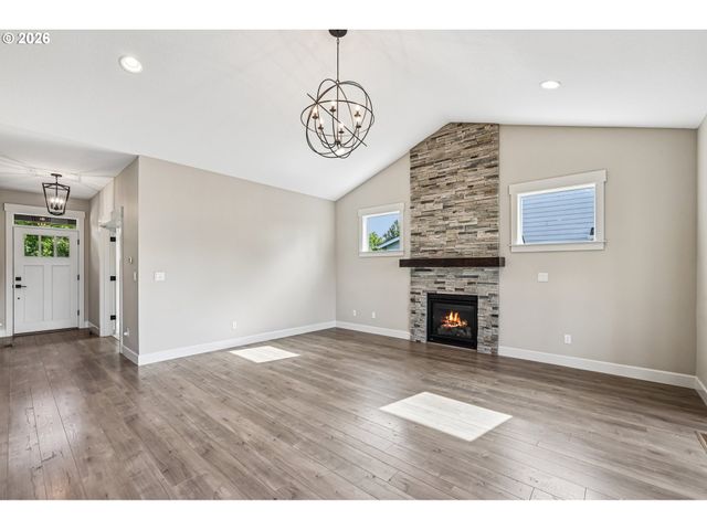 38320 SEQUOIA St, Sandy, OR 97055