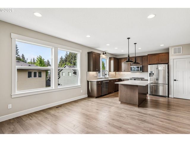 38320 SEQUOIA St, Sandy, OR 97055