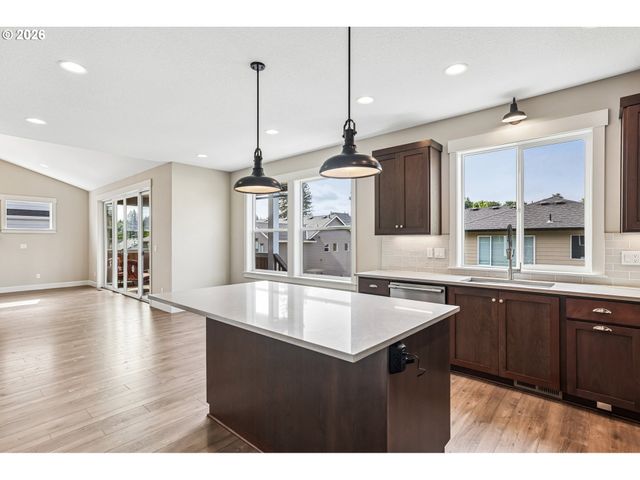 38320 SEQUOIA St, Sandy, OR 97055