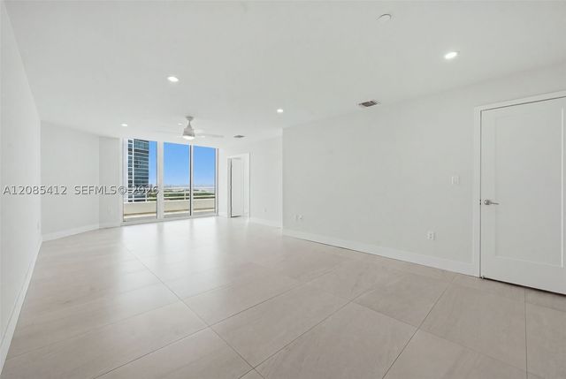 555 NE 34th St PH4, Miami, FL 33137
