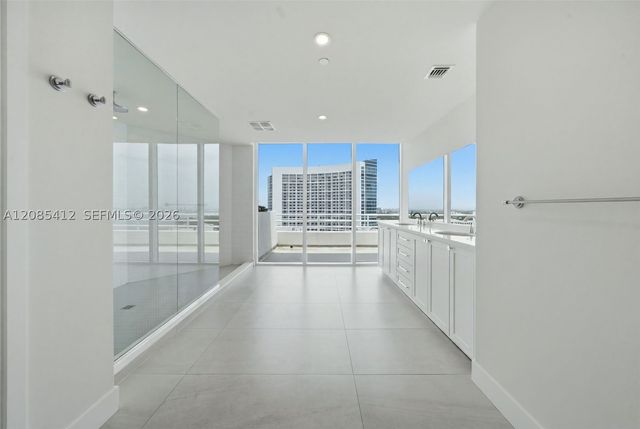 555 NE 34th St PH4, Miami, FL 33137