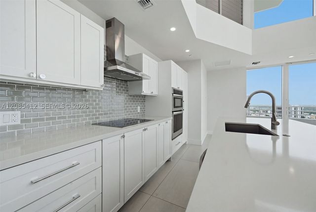 555 NE 34th St PH4, Miami, FL 33137