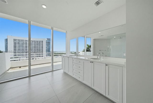 555 NE 34th St PH4, Miami, FL 33137