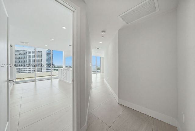 555 NE 34th St PH4, Miami, FL 33137