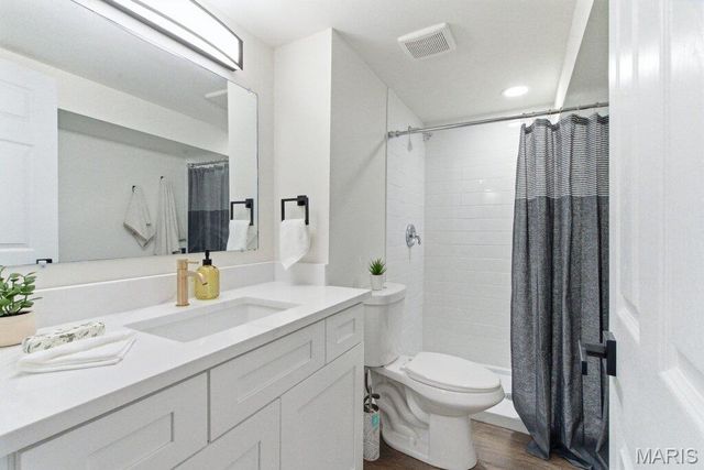 700 Jamaica Court, Warson Woods, MO 63122