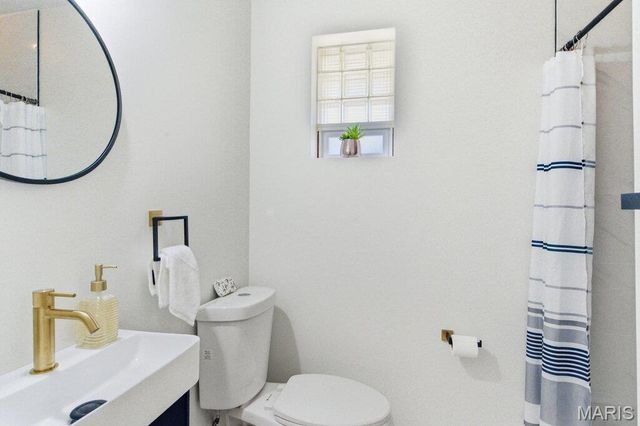 700 Jamaica Court, Warson Woods, MO 63122