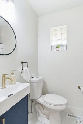 700 Jamaica Court, Warson Woods, MO 63122