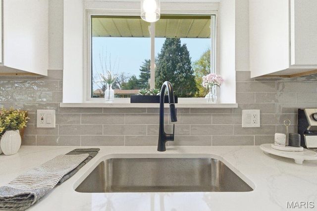 700 Jamaica Court, Warson Woods, MO 63122