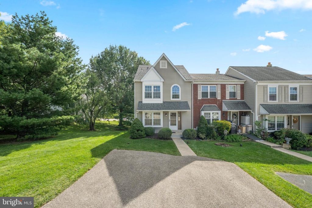 420 SNOWFLAKE CIR, WEST NORRITON TWP, PA 19403 — exterior