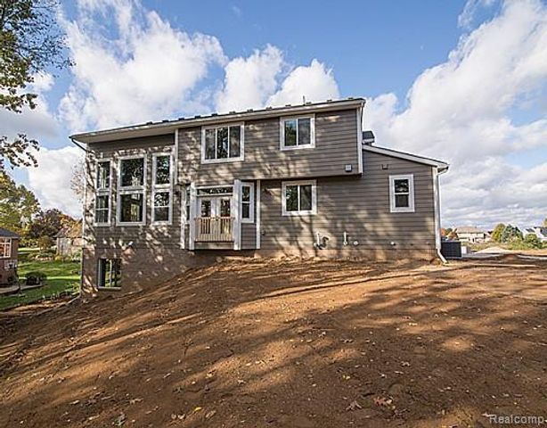 10539 Stoney Point Drive, South Lyon, MI 48178