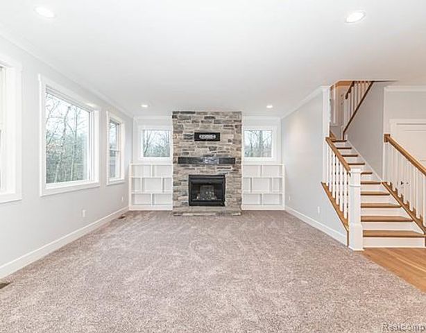 10539 Stoney Point Drive, South Lyon, MI 48178