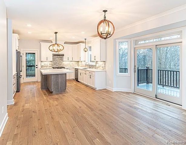 10539 Stoney Point Drive, South Lyon, MI 48178