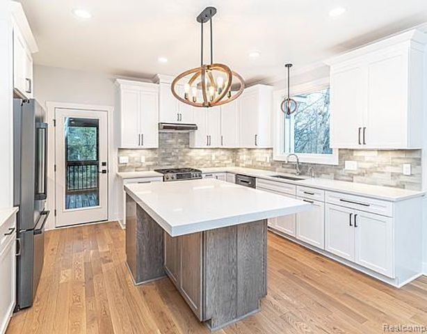 10539 Stoney Point Drive, South Lyon, MI 48178