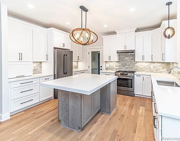10539 Stoney Point Drive, South Lyon, MI 48178