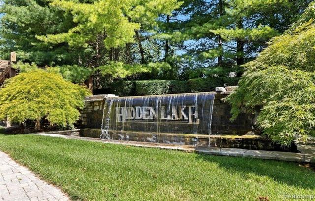 10539 Stoney Point Drive, South Lyon, MI 48178