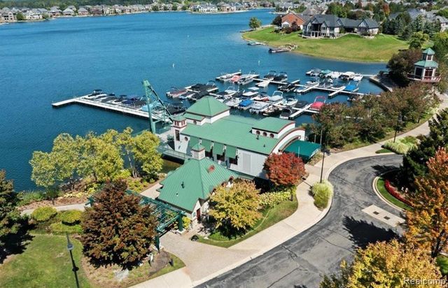 10539 Stoney Point Drive, South Lyon, MI 48178