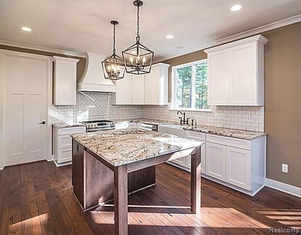 10539 Stoney Point Drive, South Lyon, MI 48178