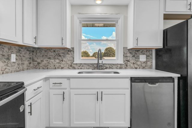 809 Margret Dr, Clarksville, TN 37042