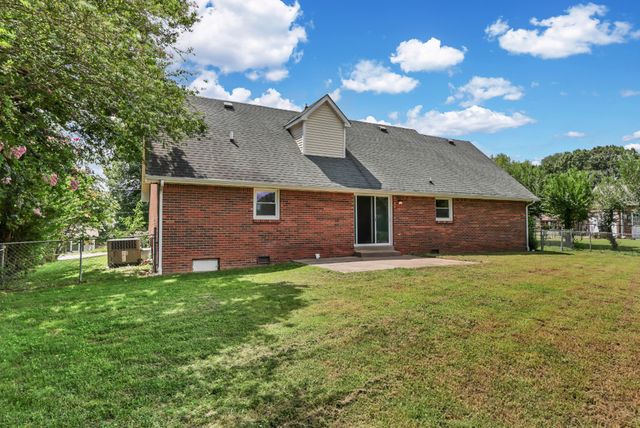 809 Margret Dr, Clarksville, TN 37042