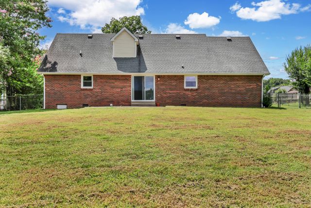 809 Margret Dr, Clarksville, TN 37042