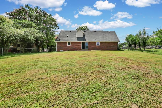 809 Margret Dr, Clarksville, TN 37042