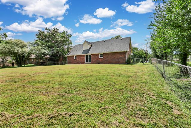 809 Margret Dr, Clarksville, TN 37042