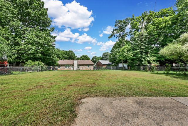 809 Margret Dr, Clarksville, TN 37042
