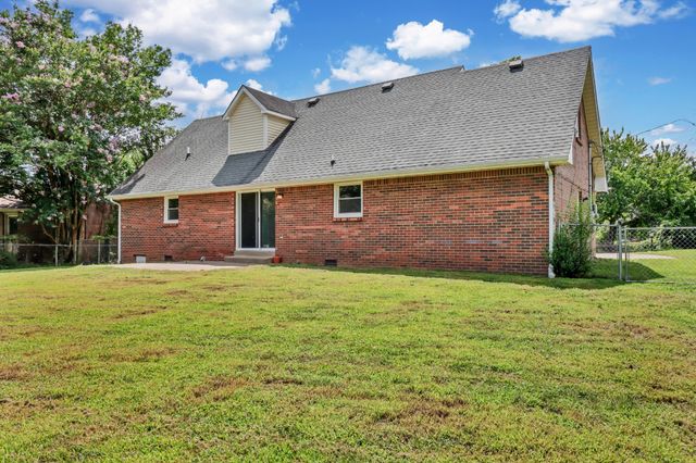 809 Margret Dr, Clarksville, TN 37042