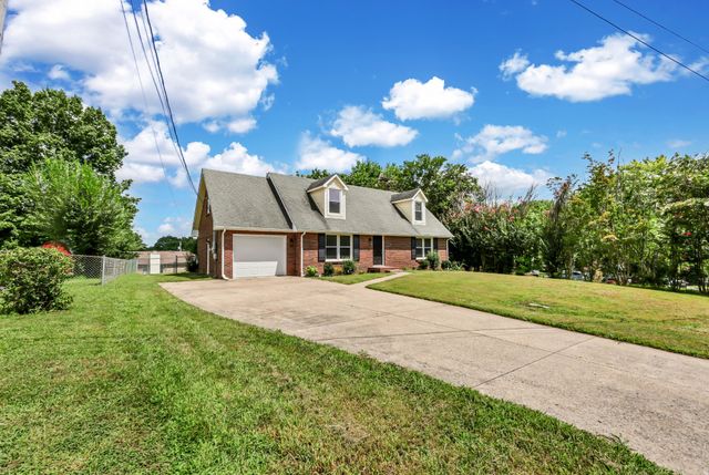 809 Margret Dr, Clarksville, TN 37042