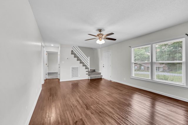 809 Margret Dr, Clarksville, TN 37042